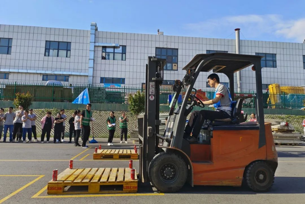 叉车“大比拼”,“老司机”来炫个技！