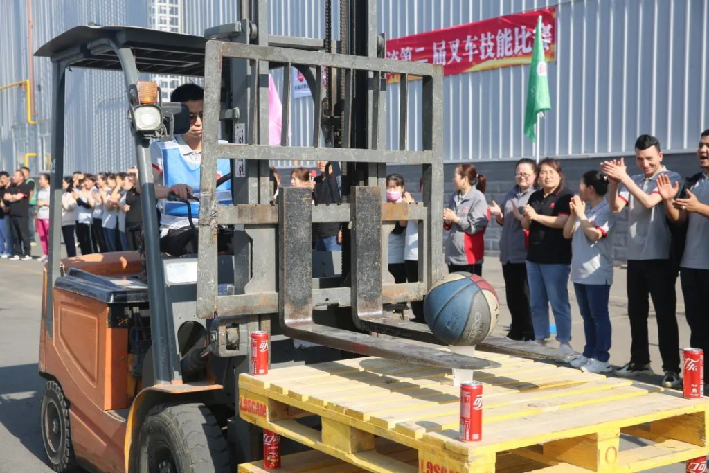 叉车“大比拼”,“老司机”来炫个技！